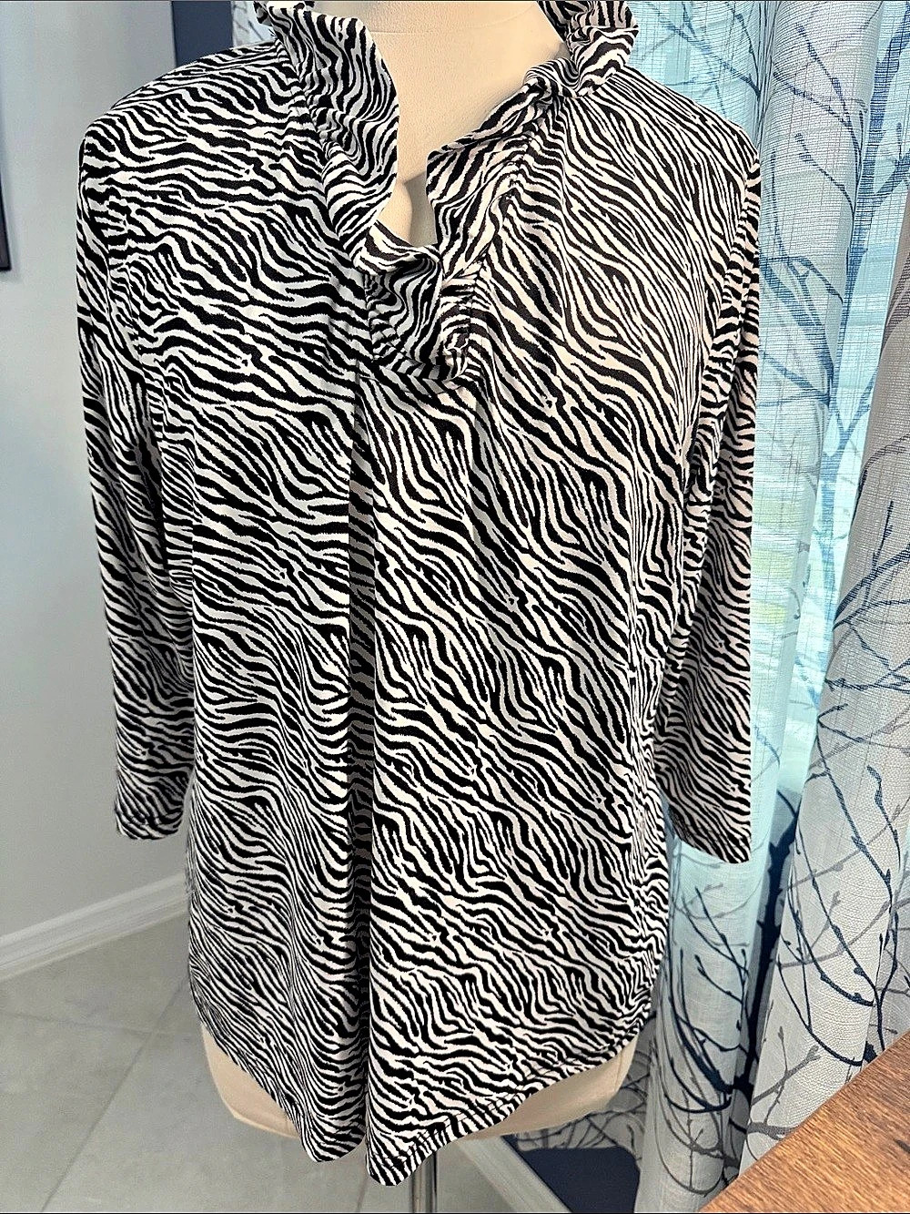 Anthony’s, Zebra Print Ruffle Neck Blouse XL Like New